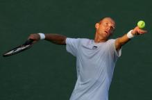 nikolay davydenko serve ball toss.jpg